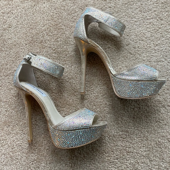 Stunning Steve Madden Heels - Picture 2 of 4